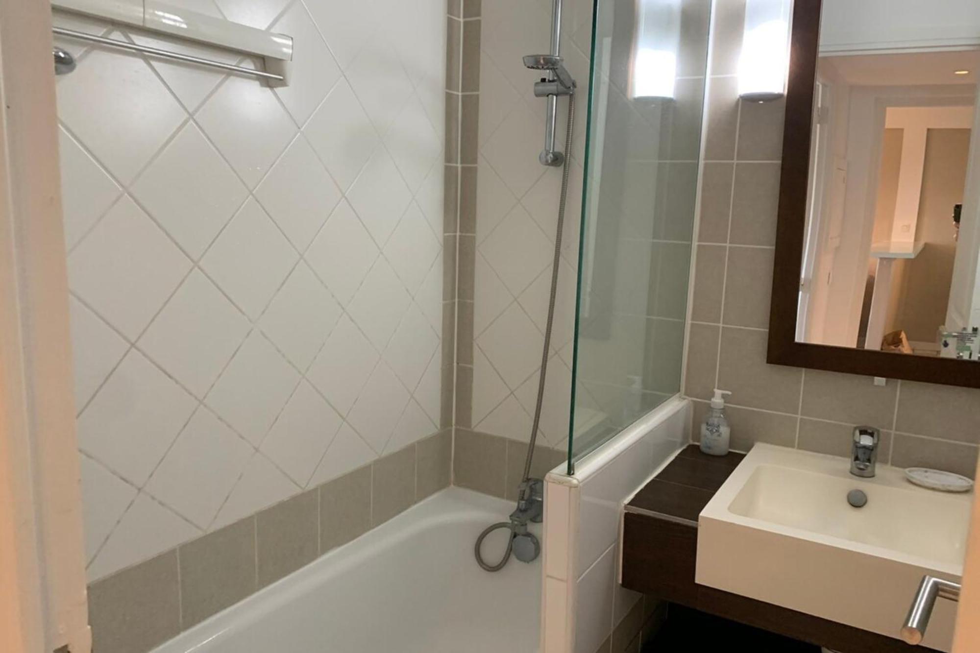 5-person Flat With Swimming Pool Tennis Court And Private Parking 236 Appartement *
