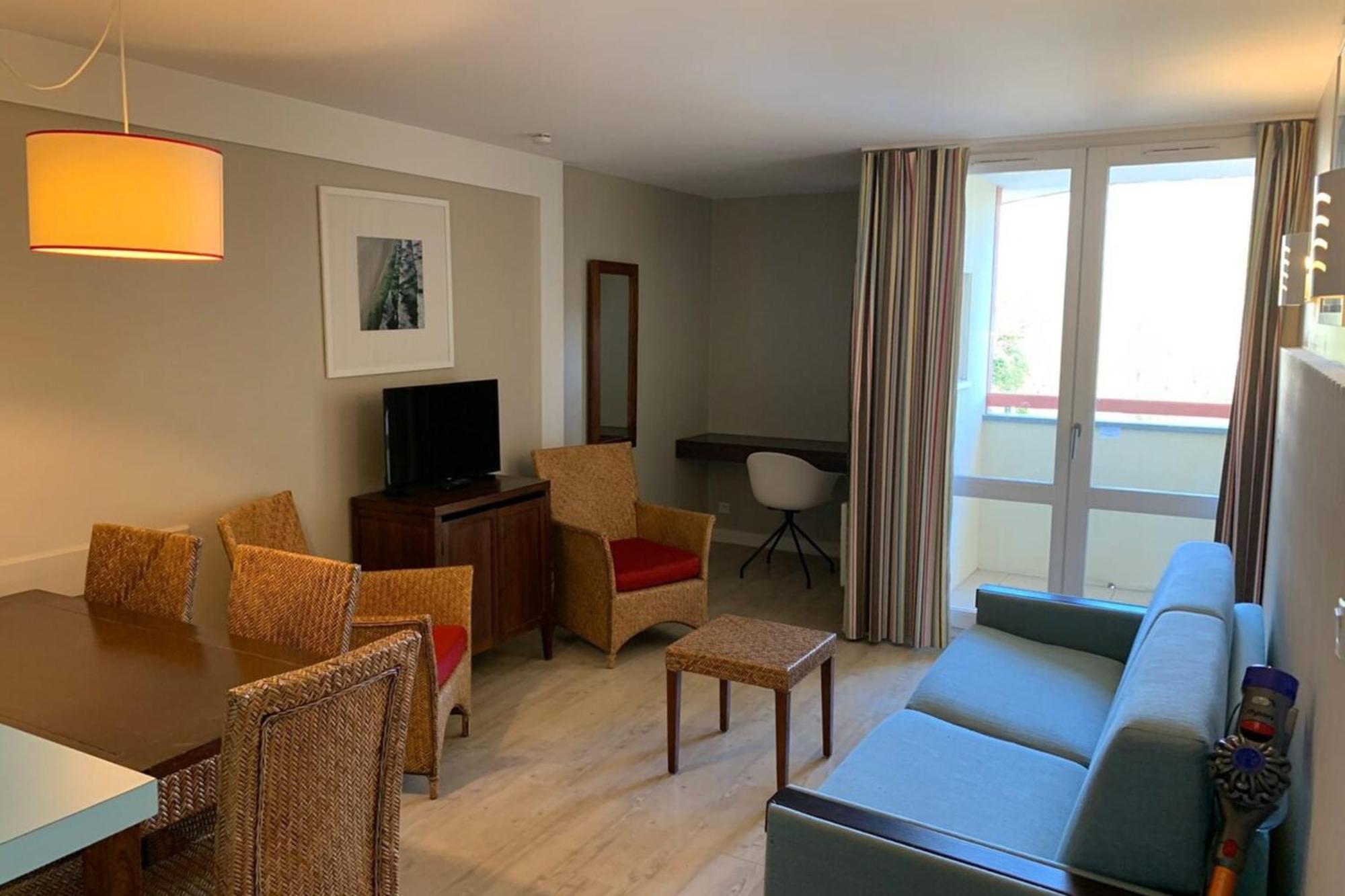 5-person Flat With Swimming Pool Tennis Court And Private Parking 236 Le Touquet
